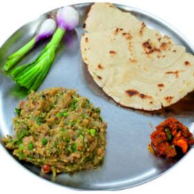 Bharit(Baigan) Bhakar/ वांग्याचे भरीत भाकर